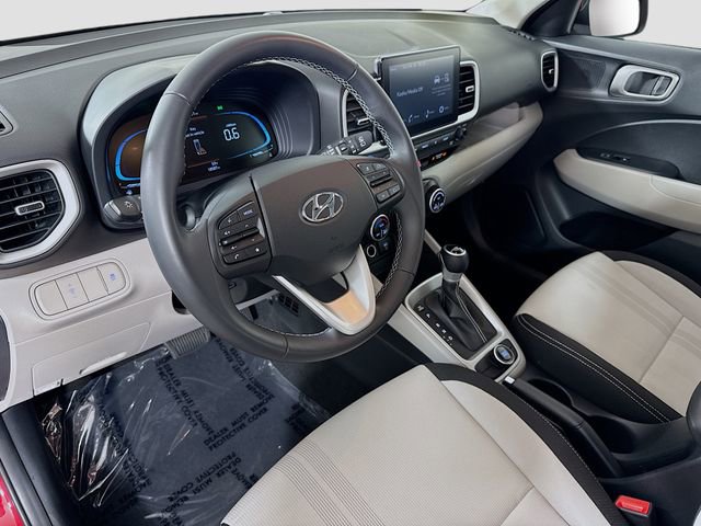 Used 2024 Hyundai Venue SEL image 19