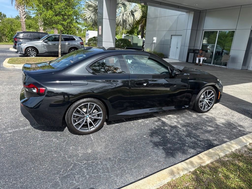 Used 2023 BMW 230i Coupe w/ Convenience Package RWD image 3