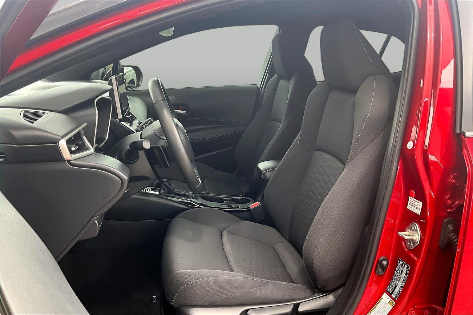 Used 2025 Toyota Corolla SE FWD image 8