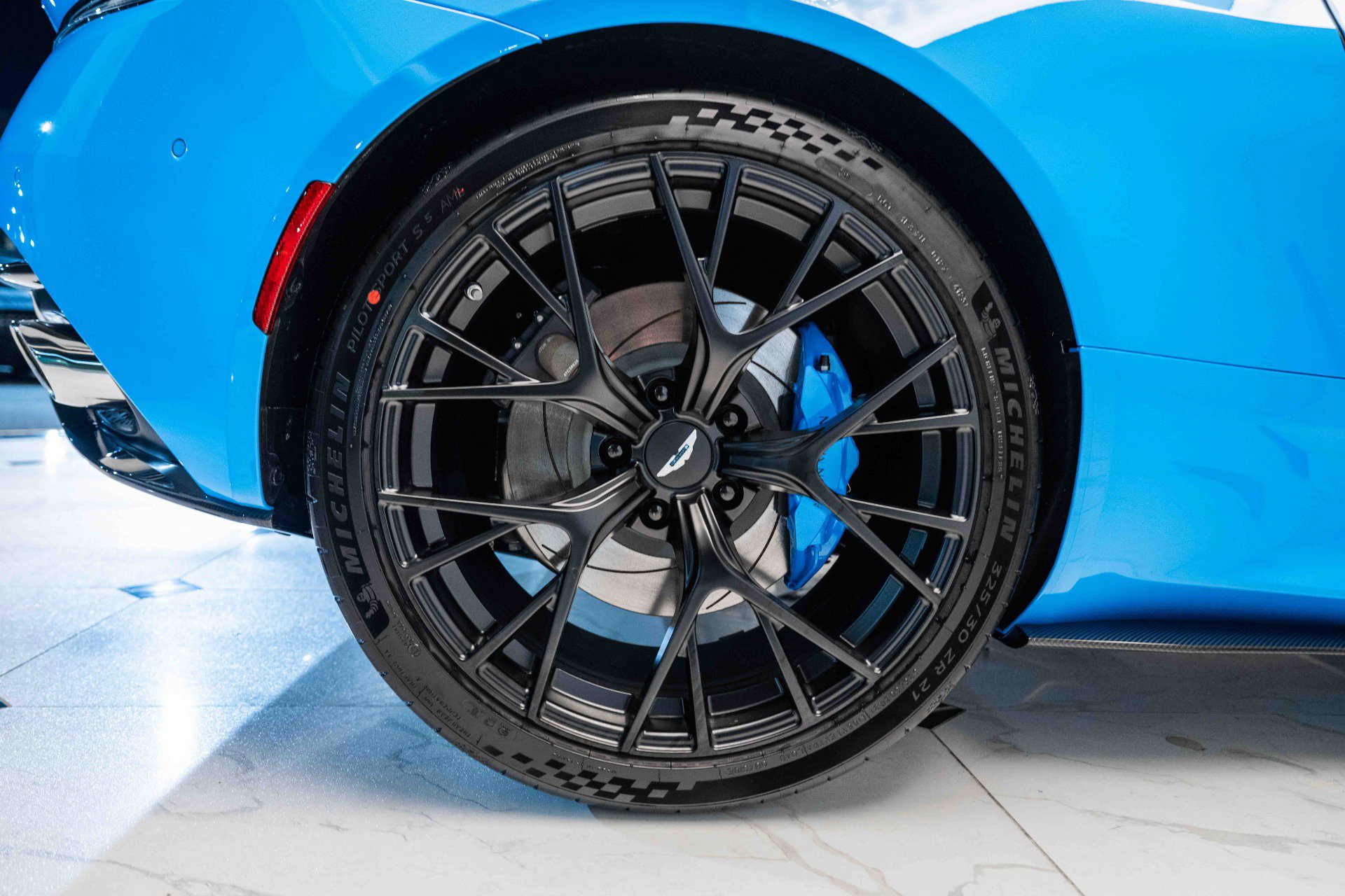 Used 2024 Aston Martin DB12 Coupe image 40