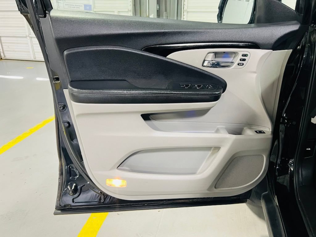 Used 2017 Honda Pilot Touring image 26