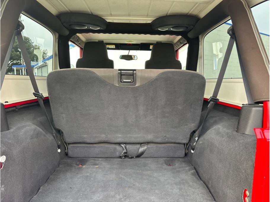 Used 2006 Jeep Wrangler Unlimited w/ Security Group image 31