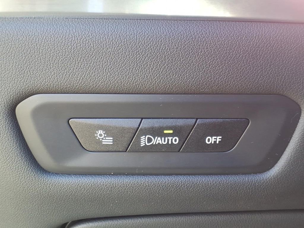 Used 2025 BMW X5 xDrive50e AWD/4WD image 23