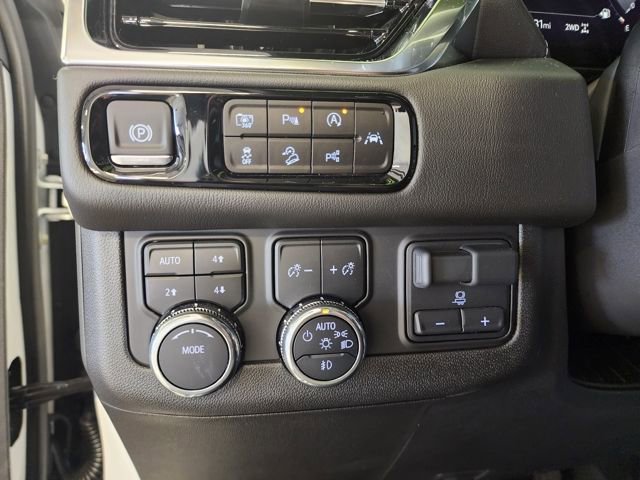 Used 2025 GMC Yukon XL Denali w/ Advanced Technology Package image 31