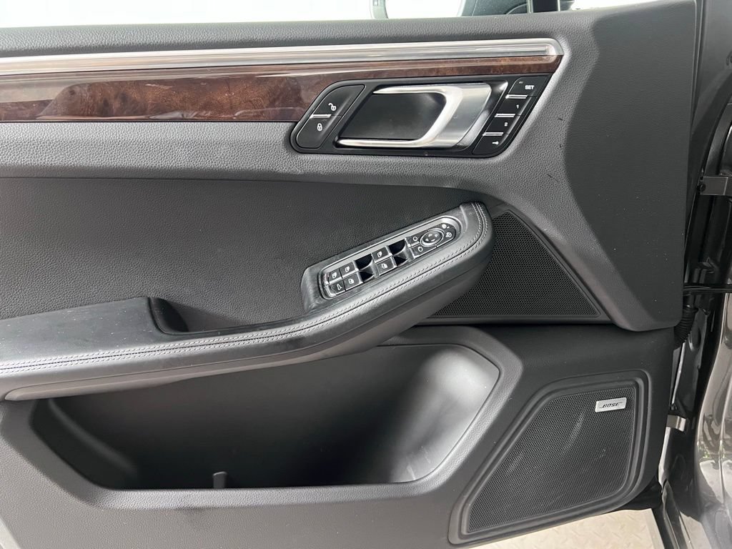 Certified 2018 Porsche Macan Turbo AWD/4WD image 30