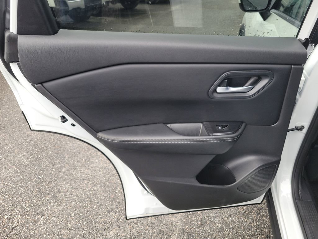 Used 2024 Nissan Rogue SV AWD/4WD image 32