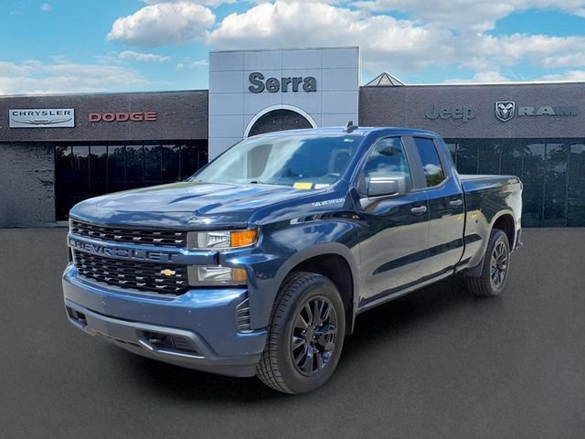 Used 2020 Chevrolet Silverado 1500 Custom w/ Custom Value Package AWD/4WD image 3