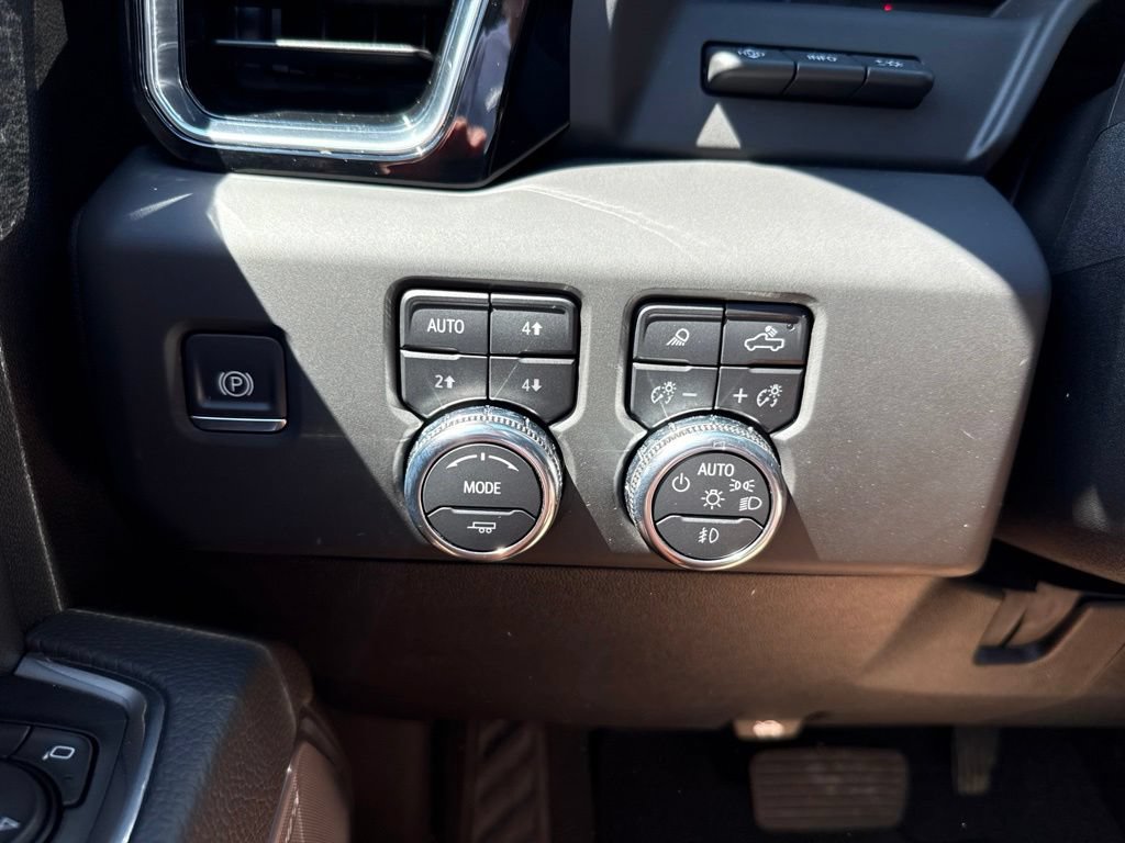 Used 2025 GMC Sierra 3500 Denali w/ Denali Reserve Package AWD/4WD image 24