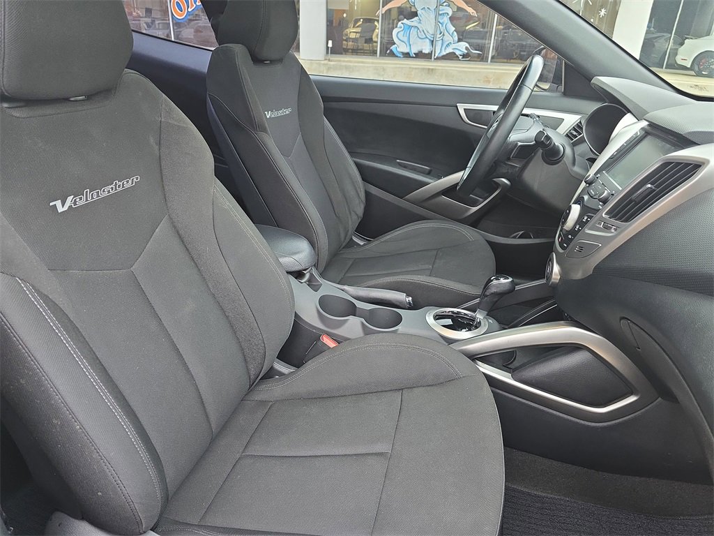 Used 2017 Hyundai Veloster Value Edition image 10