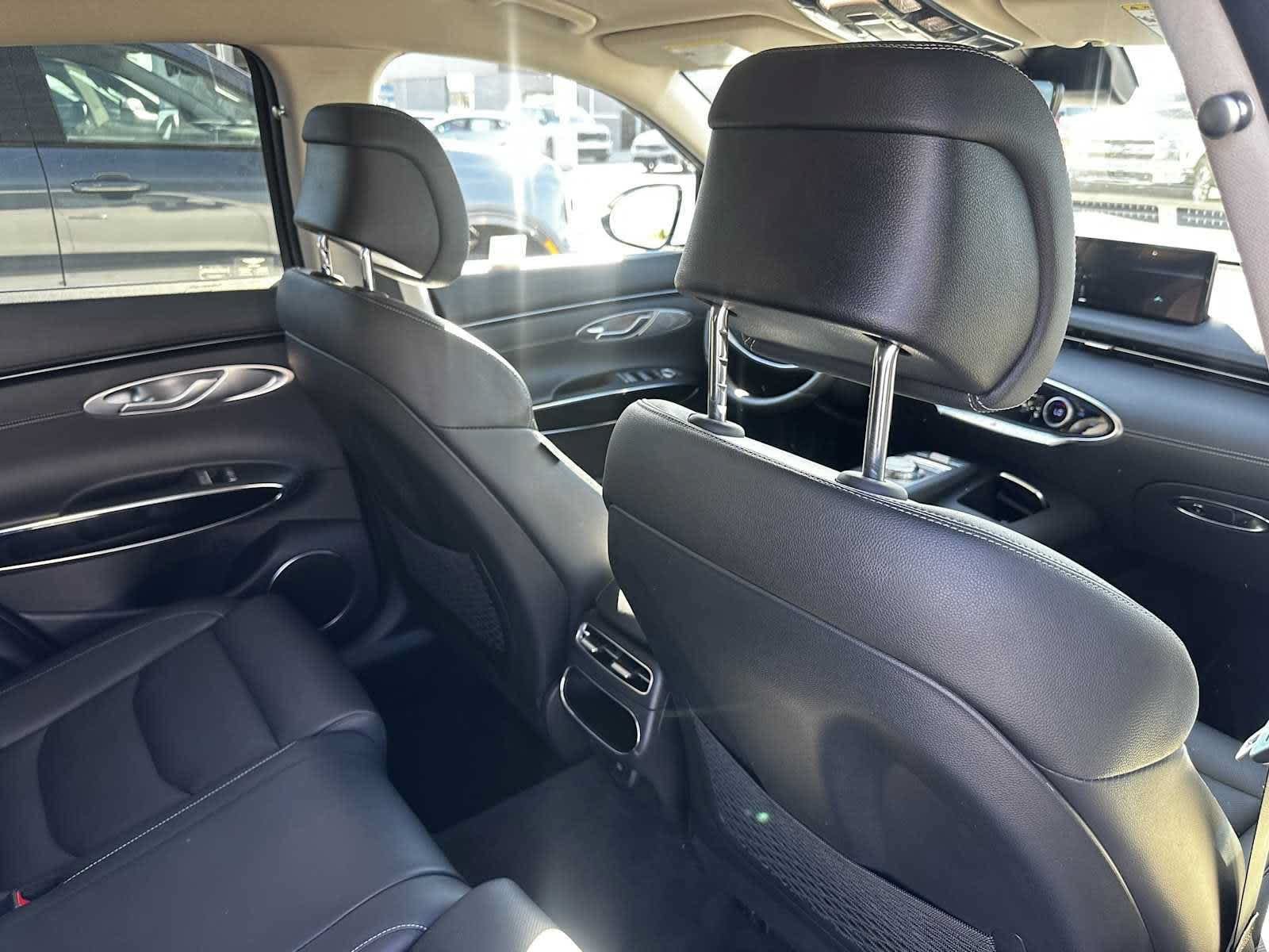 Used 2025 Genesis GV70 2.5T AWD/4WD image 12