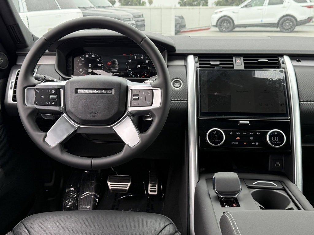 New 2025 Land Rover Discovery Dynamic SE image 22