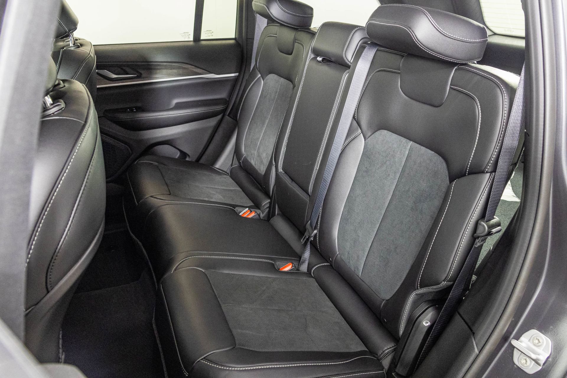 New 2026 Jeep Grand Cherokee Altitude image 38