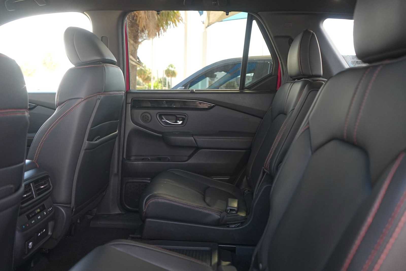 Certified 2025 Honda Pilot TrailSport image 14