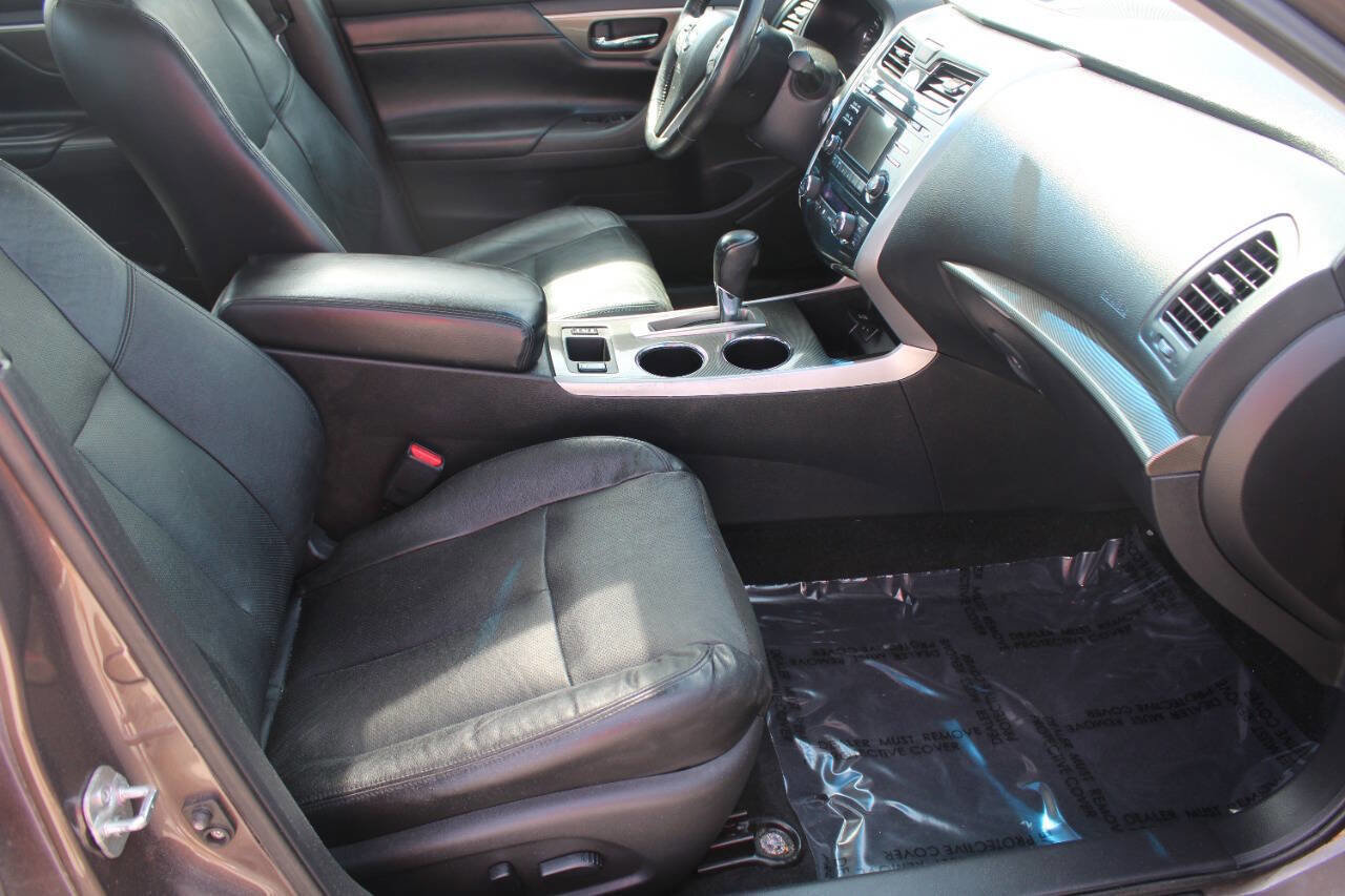Used 2015 Nissan Altima 2.5 SL w/ Moonroof Package image 8
