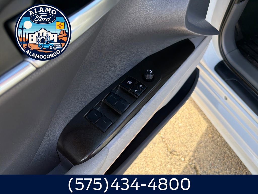 Used 2024 Toyota Camry SE FWD image 11