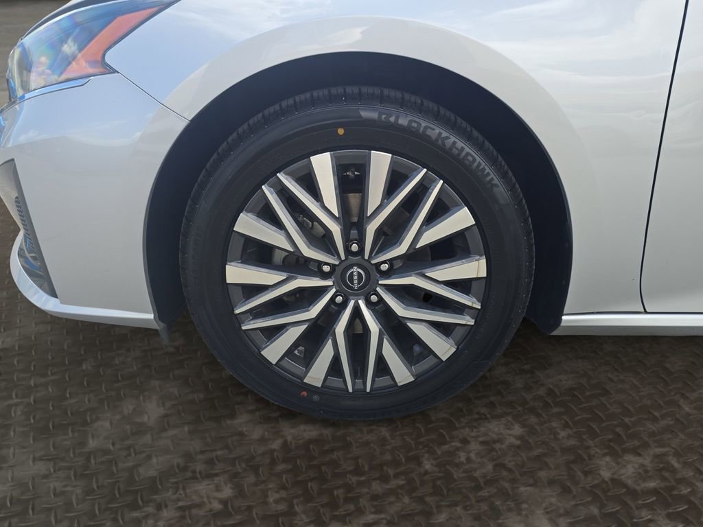 Used 2024 Nissan Altima 2.5 SV image 9