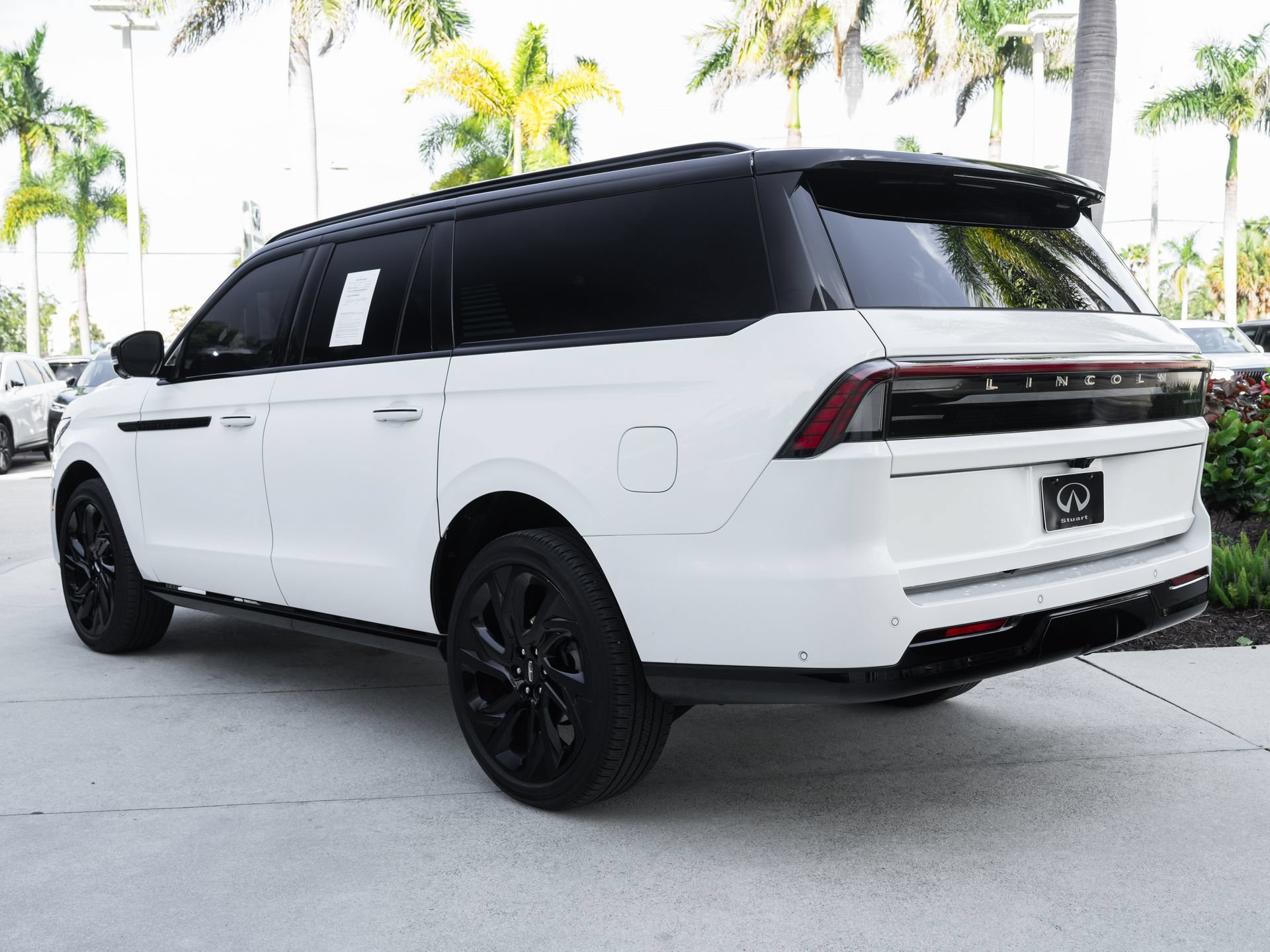 Used 2025 Lincoln Navigator L Black Label AWD/4WD image 8