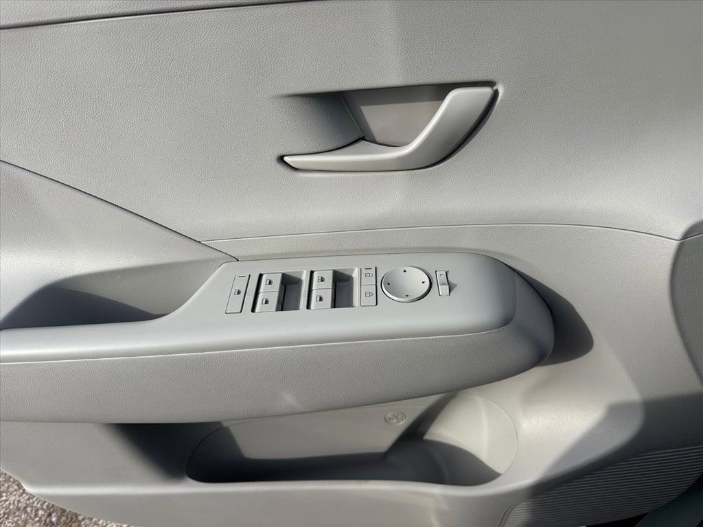 Used 2025 Hyundai Kona SEL image 21