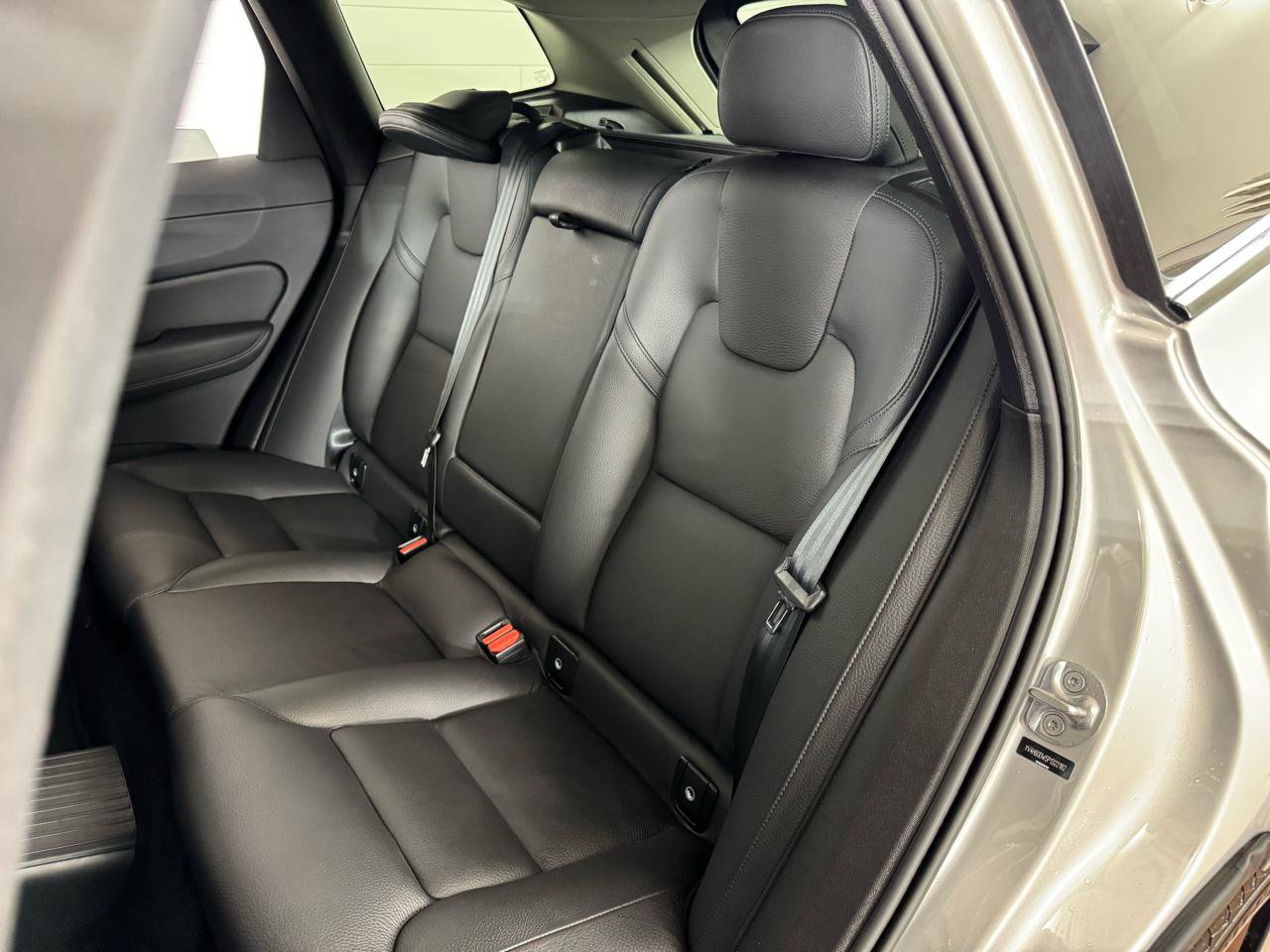 Used 2023 Volvo XC60 T8 Plus w/ Climate Package image 35