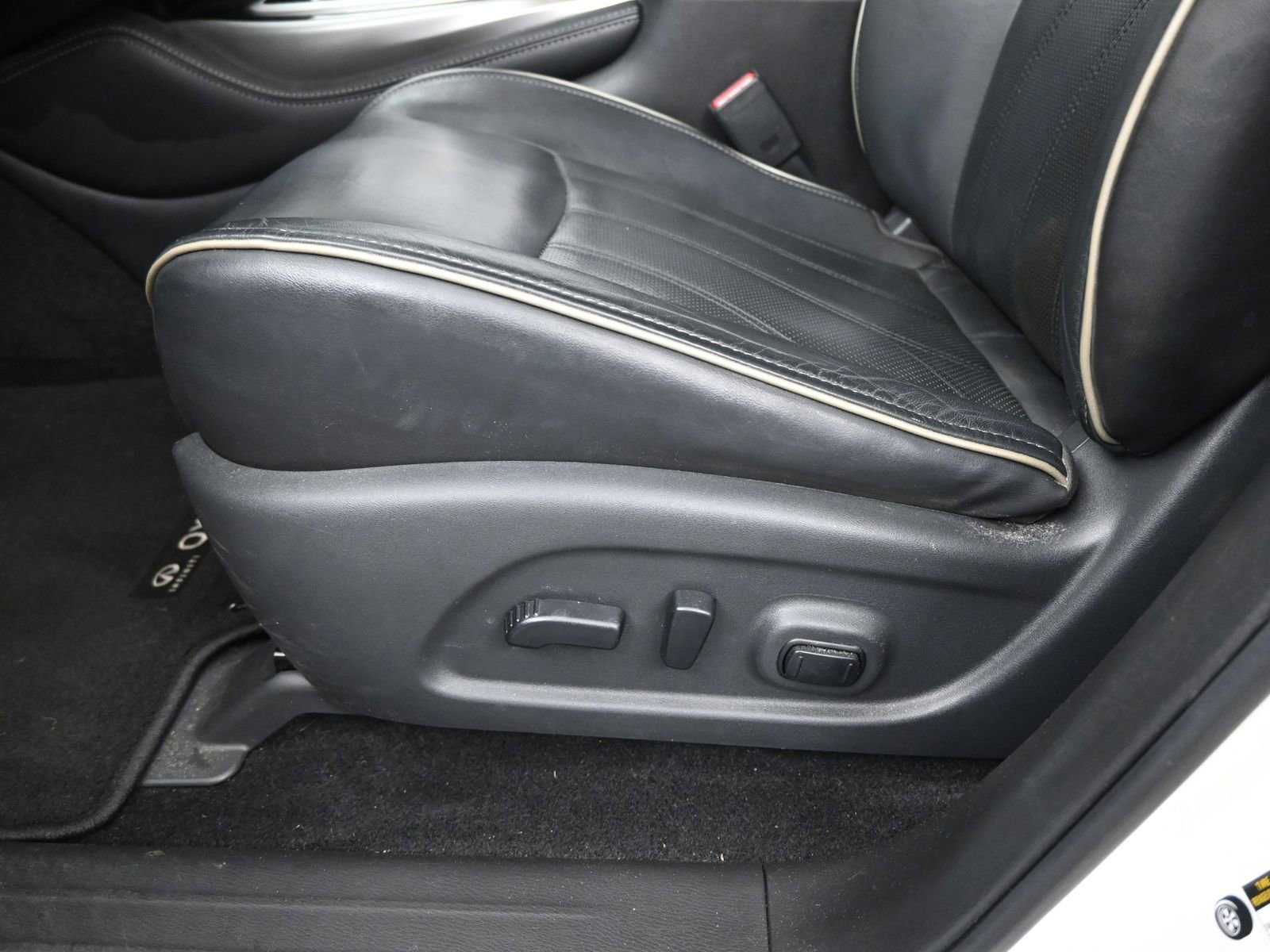 Used 2019 INFINITI QX60 Luxe w/ Essential Package image 10