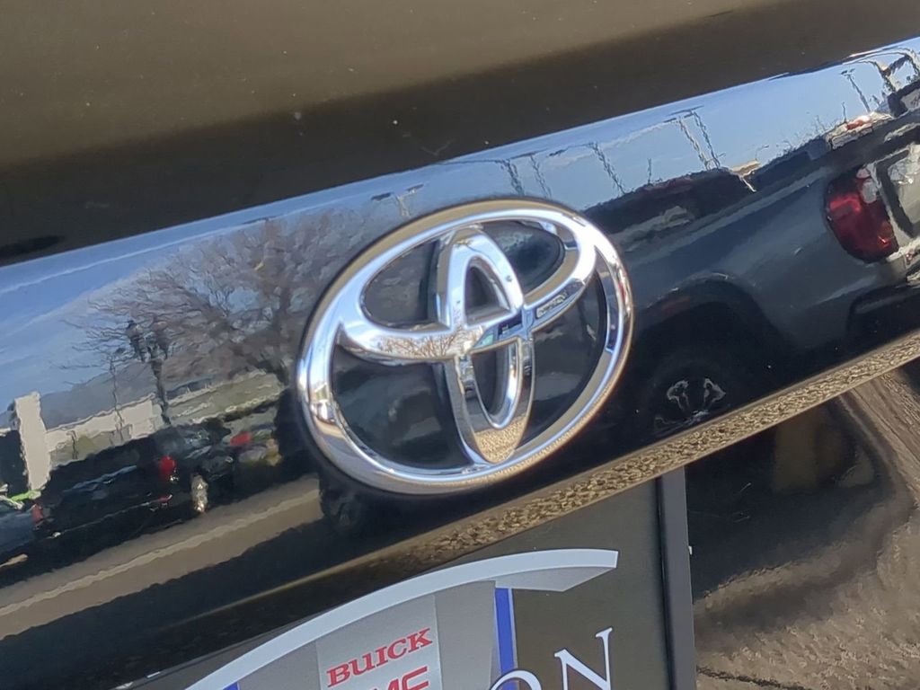 Used 2017 Toyota Yaris iA image 32