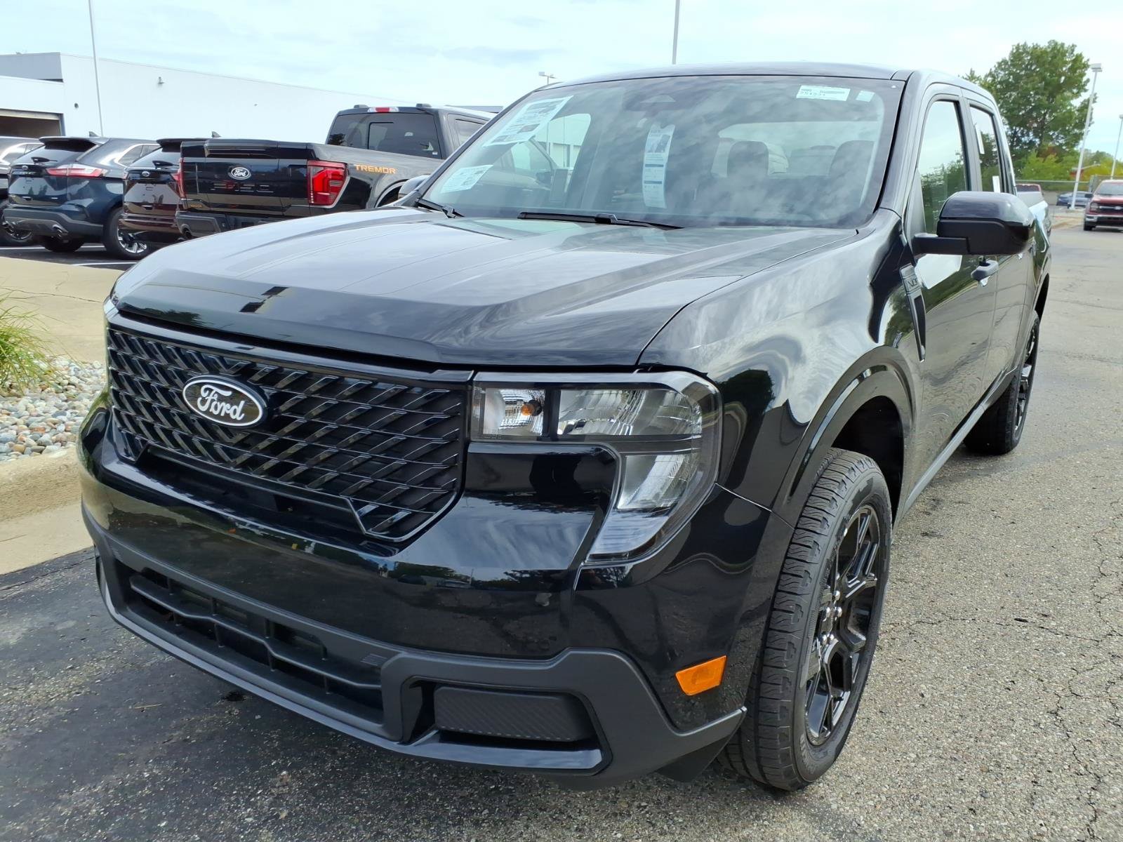 Used 2025 Ford Maverick XLT w/ XLT Luxury Package AWD/4WD image 3