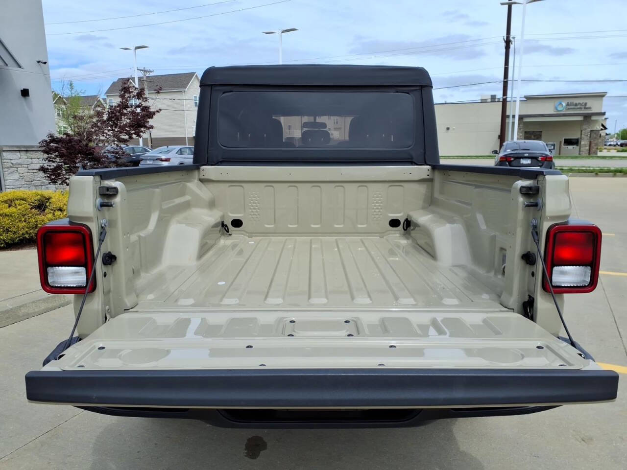 Used 2022 Jeep Gladiator Sport AWD/4WD image 22