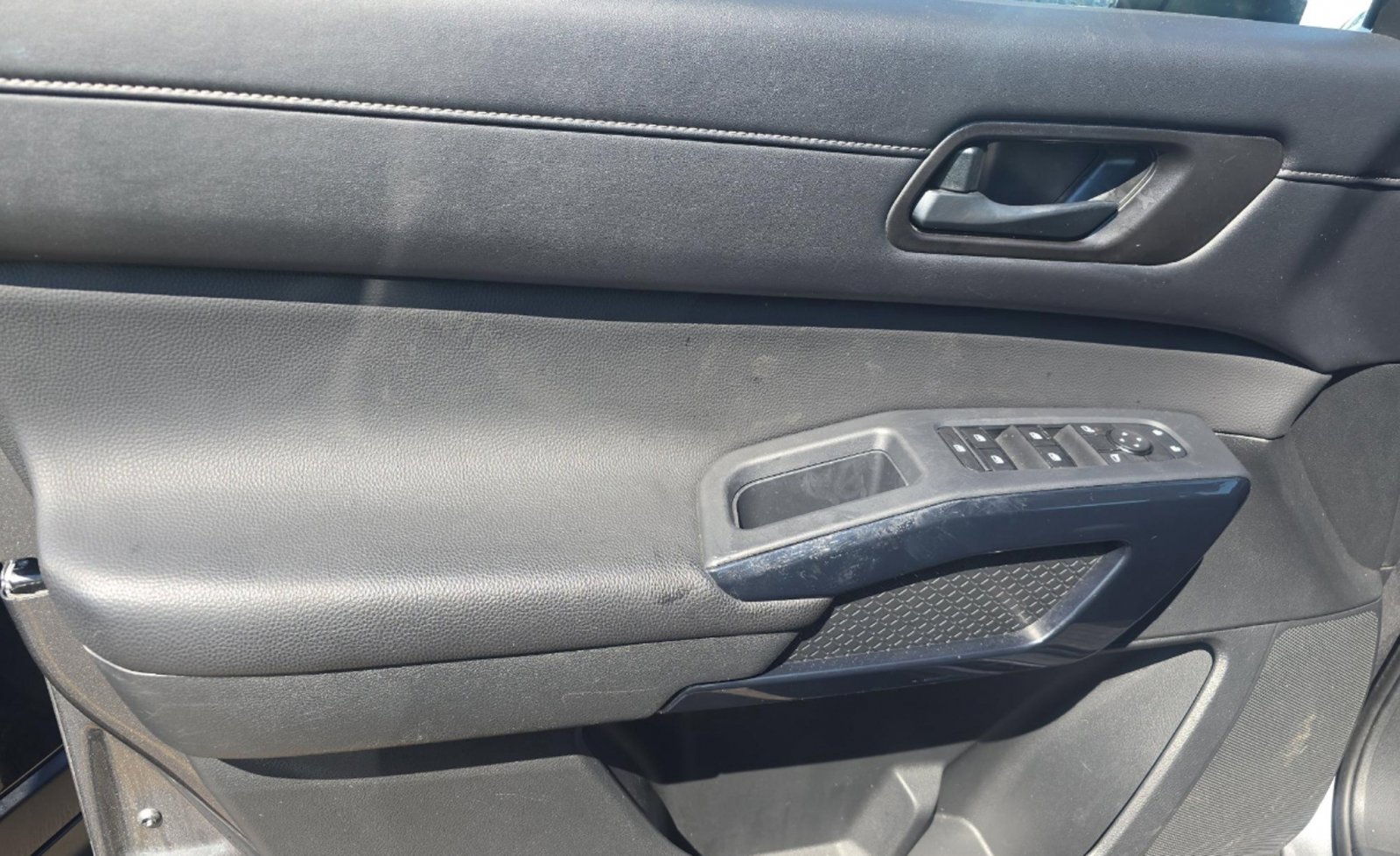 Used 2025 Nissan Pathfinder SV FWD image 20