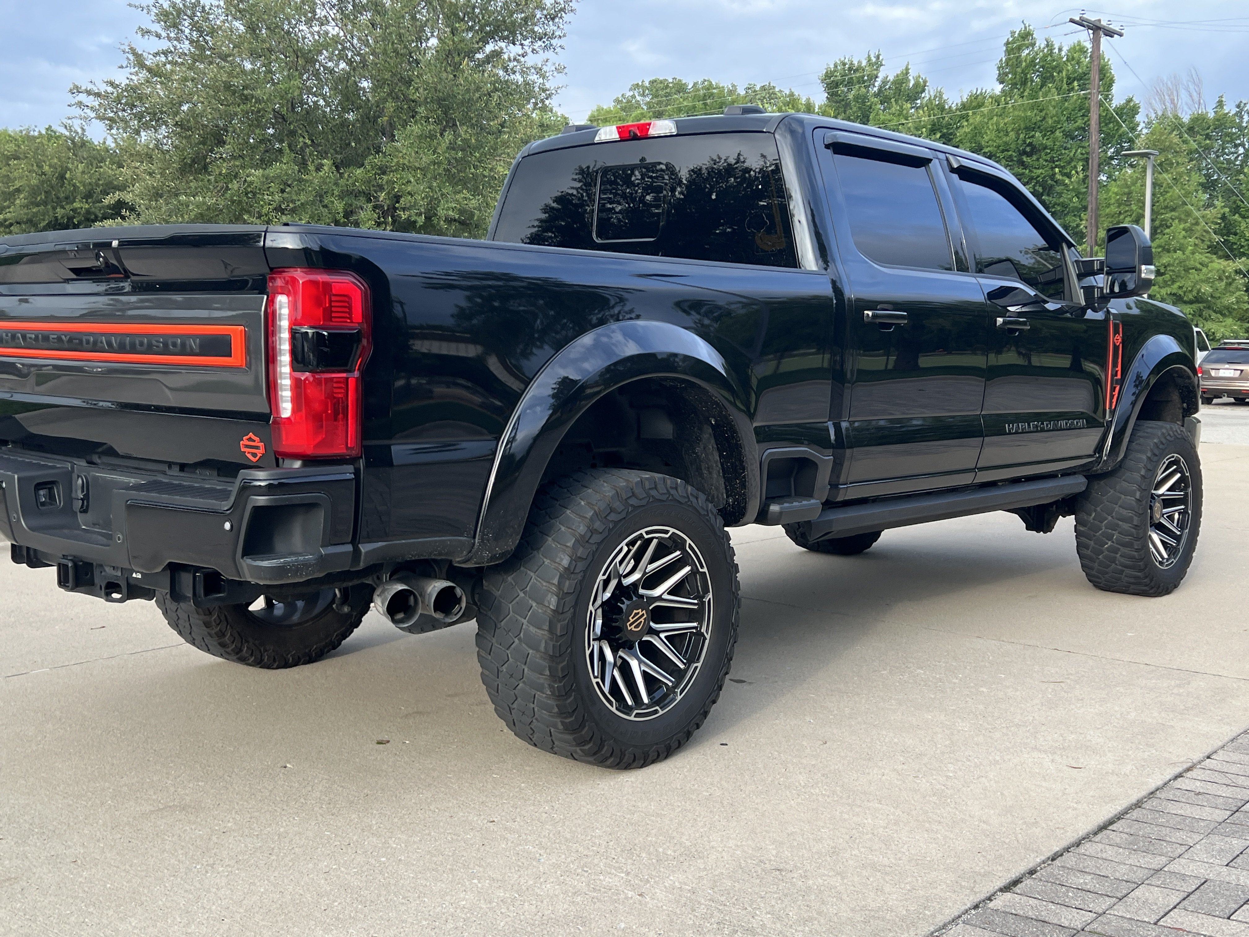 Used 2023 Ford F250 Lariat w/ Lariat Ultimate Package AWD/4WD image 10