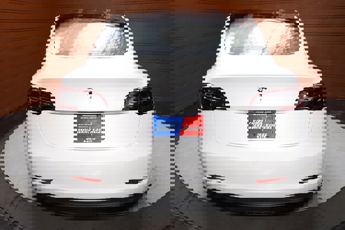 Used 2023 Tesla Model 3 Standard Range image 12