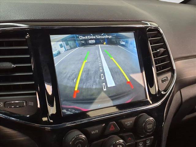 Used 2019 Jeep Grand Cherokee Altitude AWD/4WD image 13