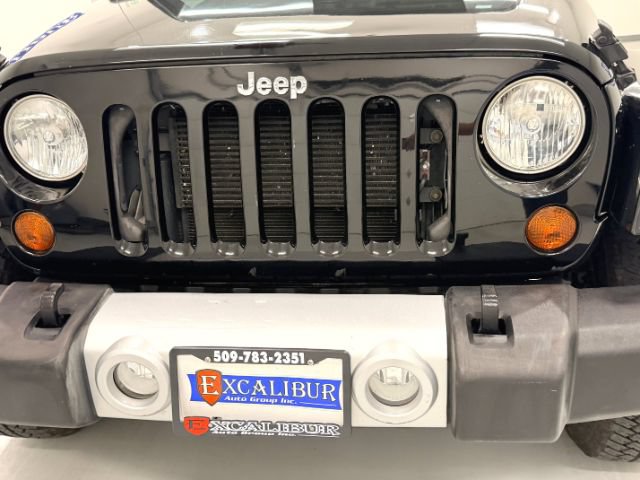 Used 2012 Jeep Wrangler Unlimited Sahara w/ Connectivity Group AWD/4WD image 13