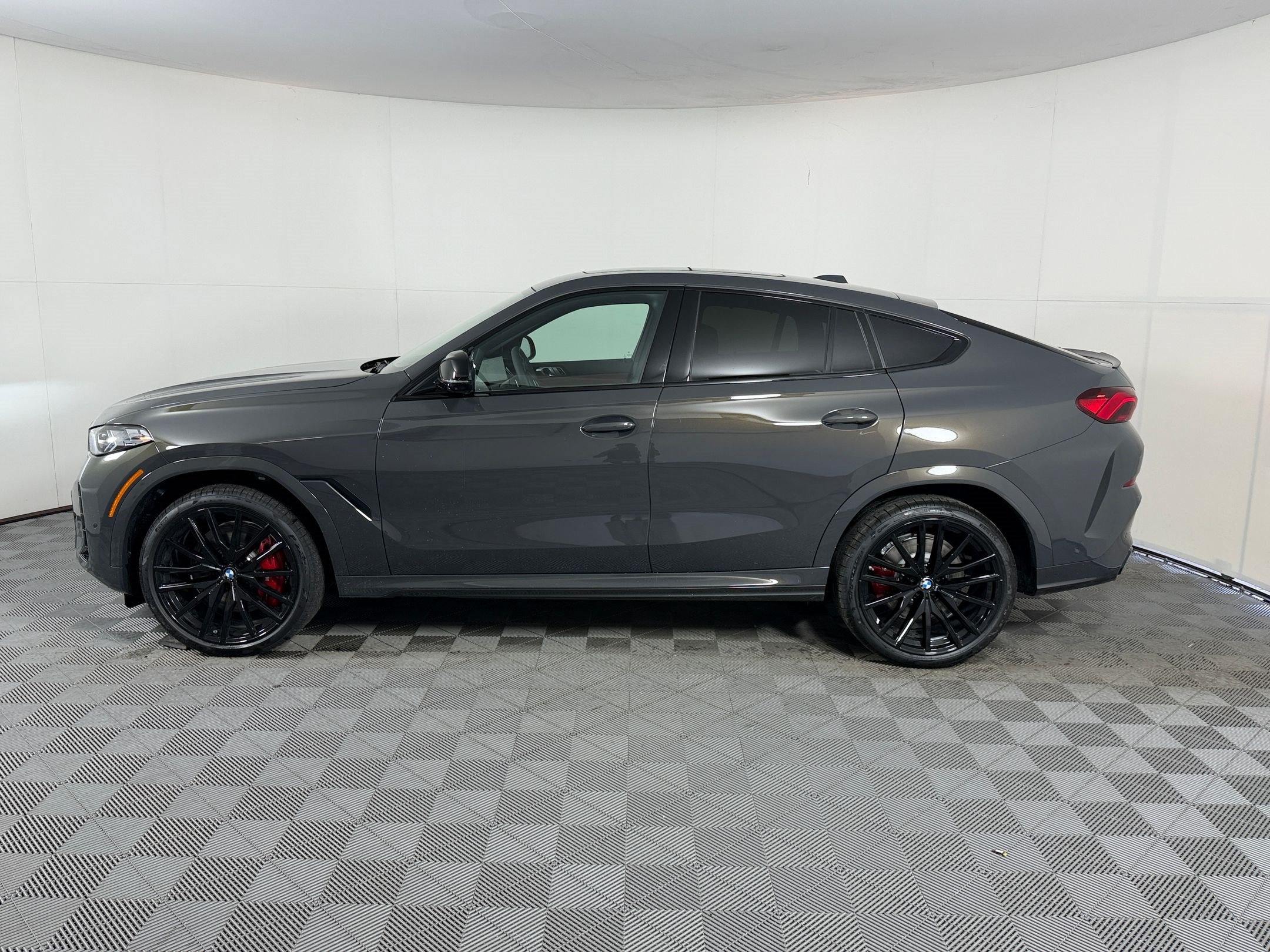 New 2027 BMW X6 M60i AWD/4WD image 2