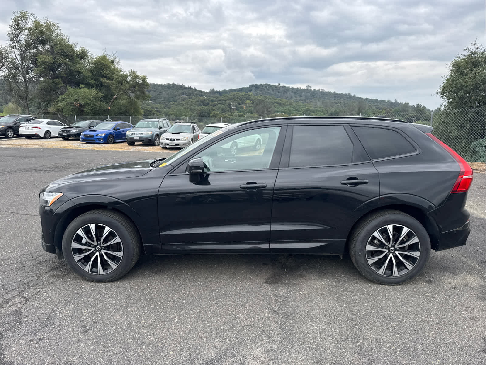 Used 2025 Volvo XC60 B5 Plus image 8