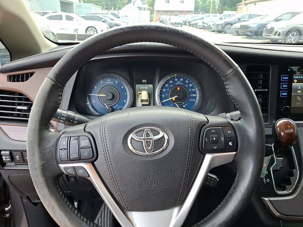 Used 2015 Toyota Sienna Limited Premium FWD image 21