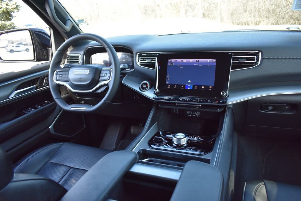 Used 2025 Jeep Wagoneer 4WD w/ Convenience Group I image 37