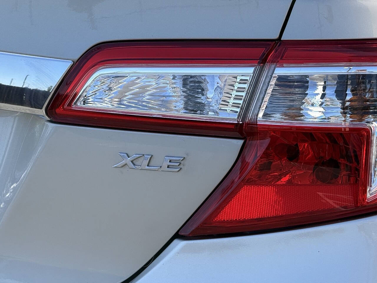 Used 2014 Toyota Camry XLE w/ Convenience Package FWD image 19