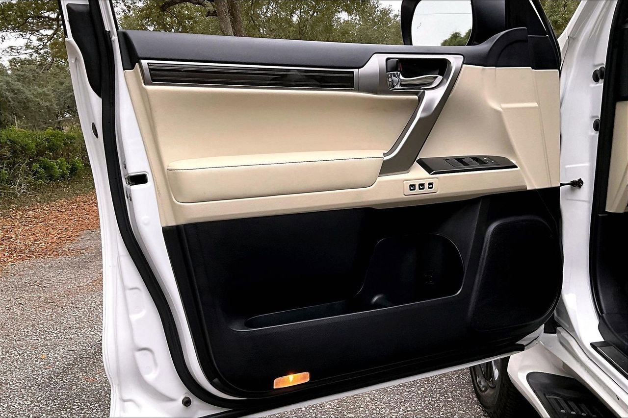 Used 2023 Lexus GX 460 Luxury w/ Sport Design Package image 17
