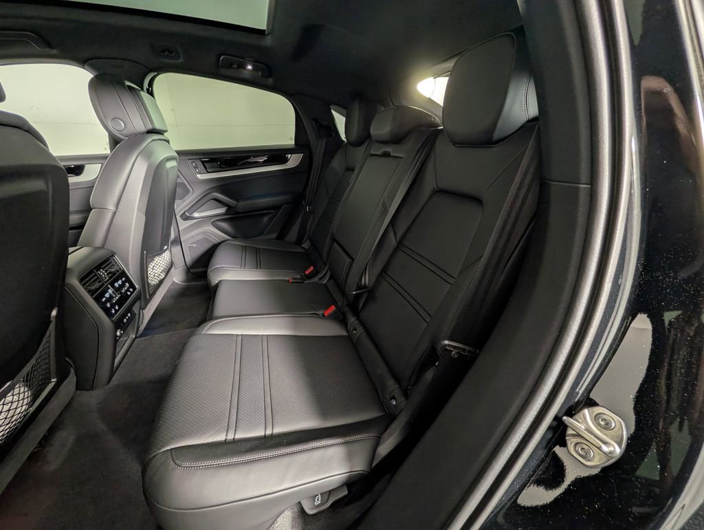 Certified 2025 Porsche Cayenne S image 24