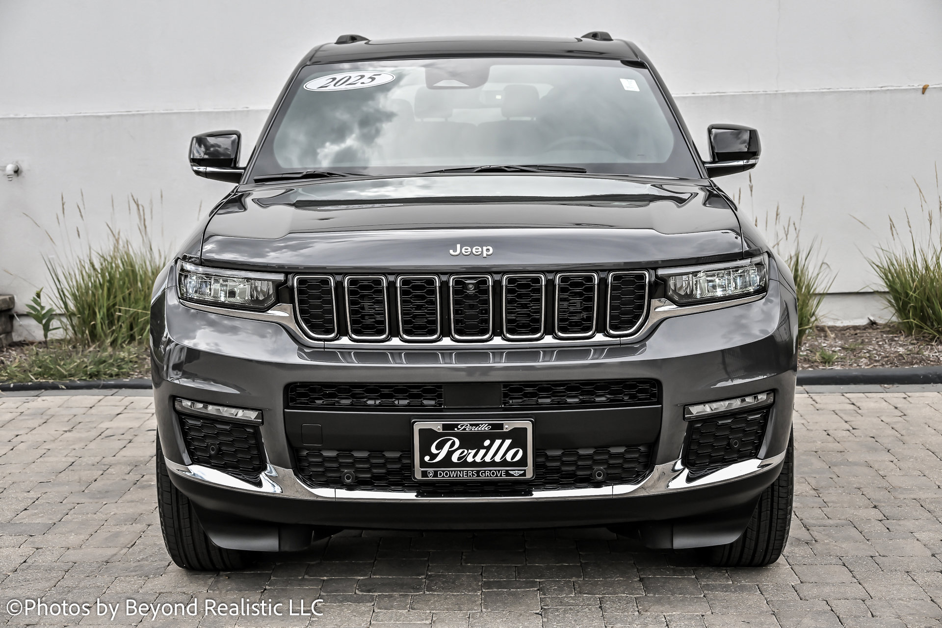 Used 2025 Jeep Grand Cherokee L Limited w/ Luxury Tech Group II image 3