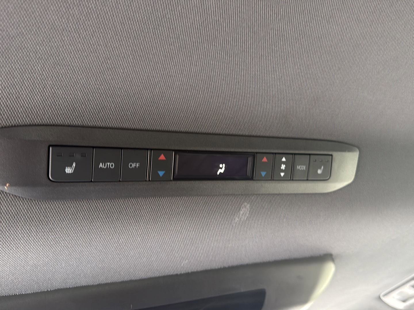 Used 2022 Toyota Sienna Platinum image 40