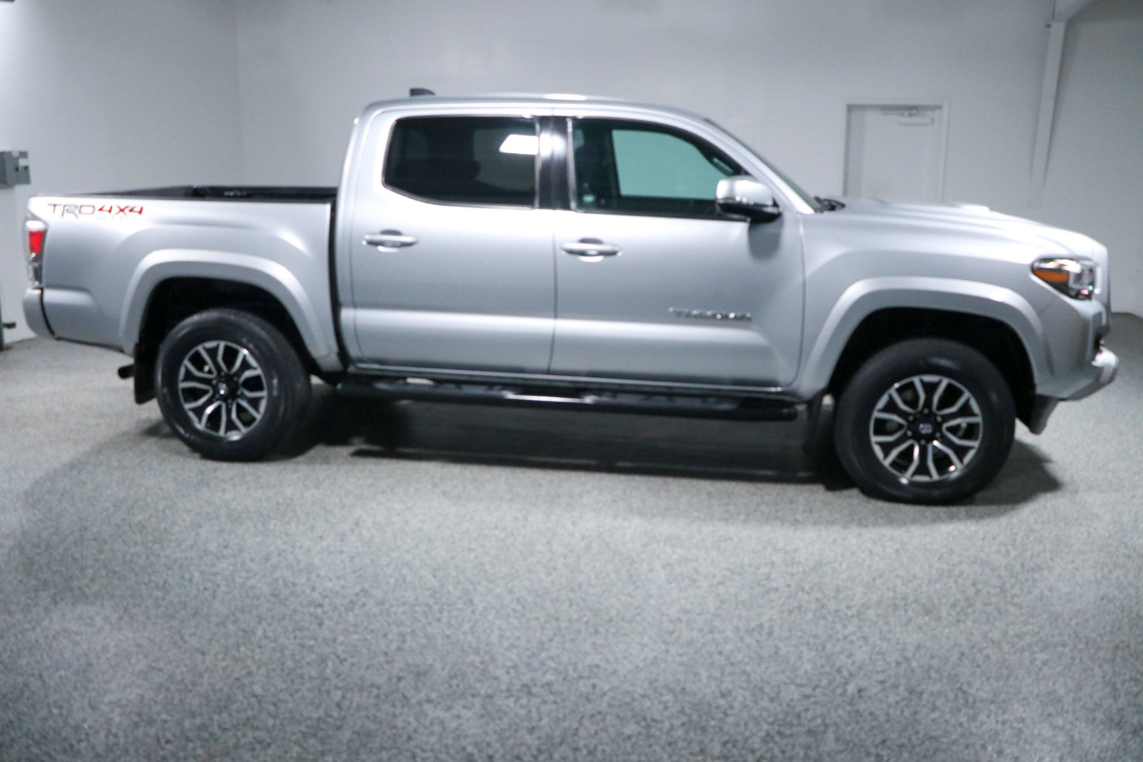 Used 2022 Toyota Tacoma TRD Sport w/ Technology Package AWD/4WD image 6