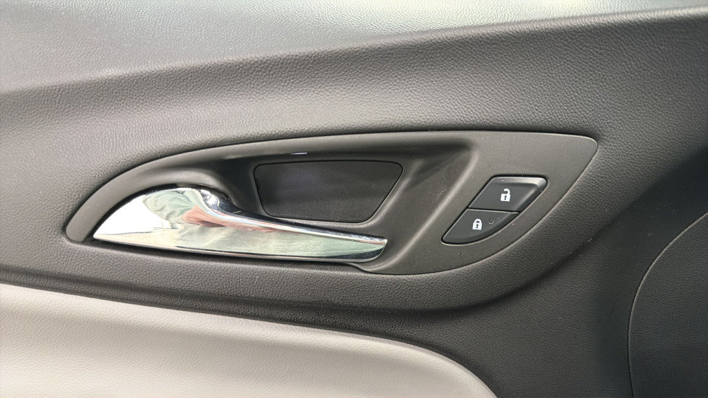 Used 2024 Chevrolet Equinox LS w/ Sport Edition FWD image 16