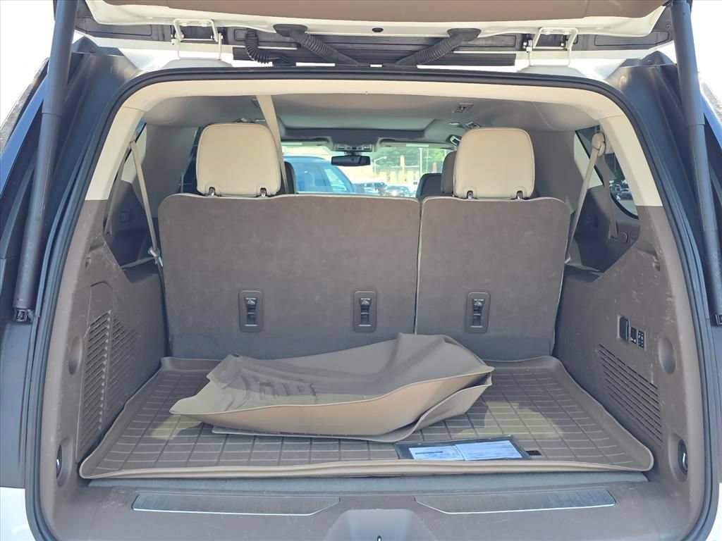 Used 2022 GMC Yukon XL Denali AWD/4WD image 12