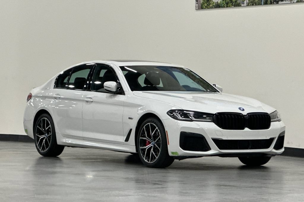 Used 2023 BMW 530e w/ M Sport Package RWD image 2