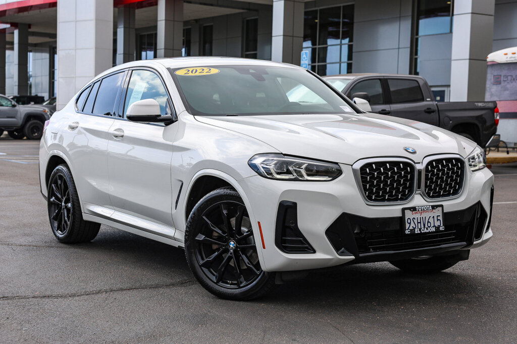 Used 2022 BMW X4 xDrive30i w/ M Sport Package 2