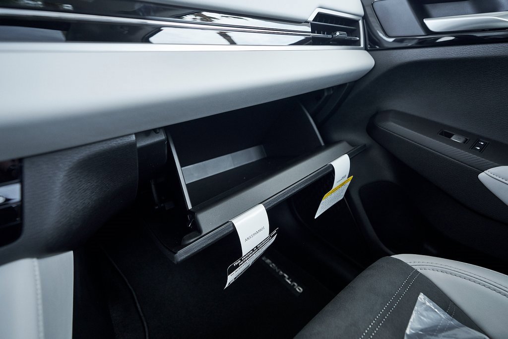New 2025 Mitsubishi Outlander SE image 53