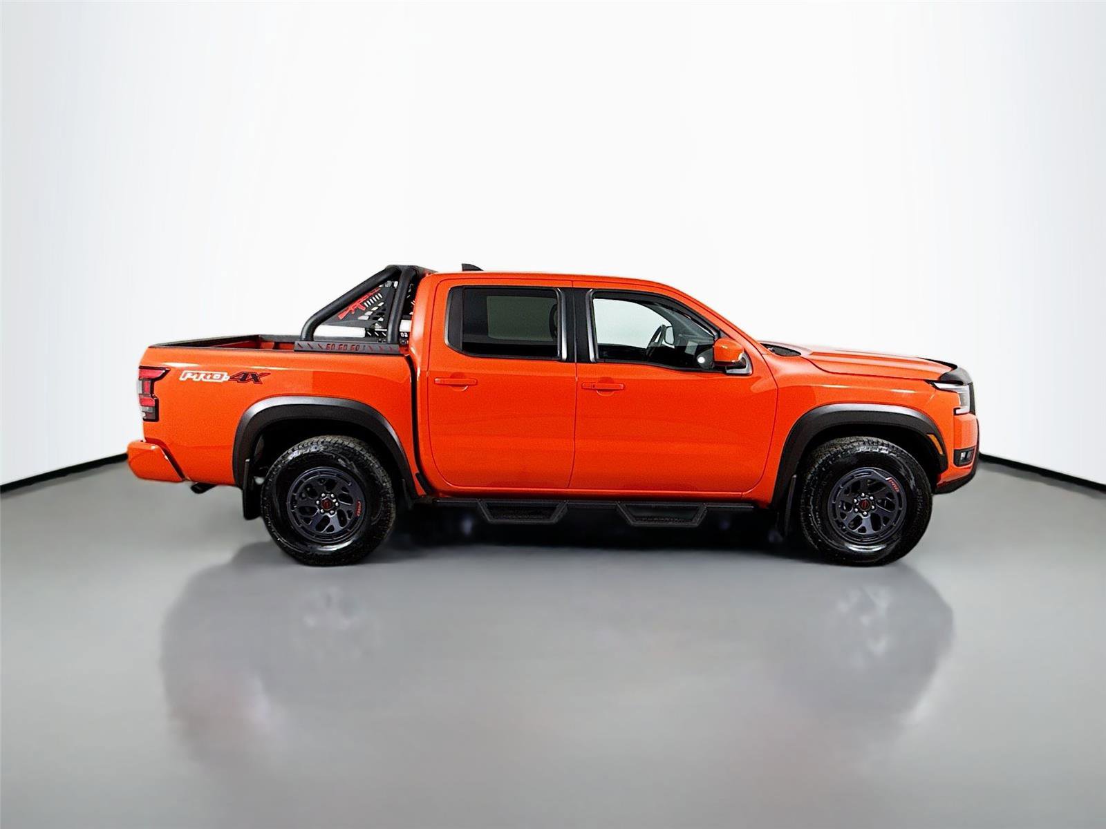 Used 2025 Nissan Frontier PRO-4X image 9