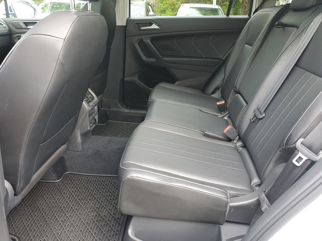 Used 2022 Volkswagen Tiguan SE w/ Panoramic Sunroof Package AWD/4WD image 13
