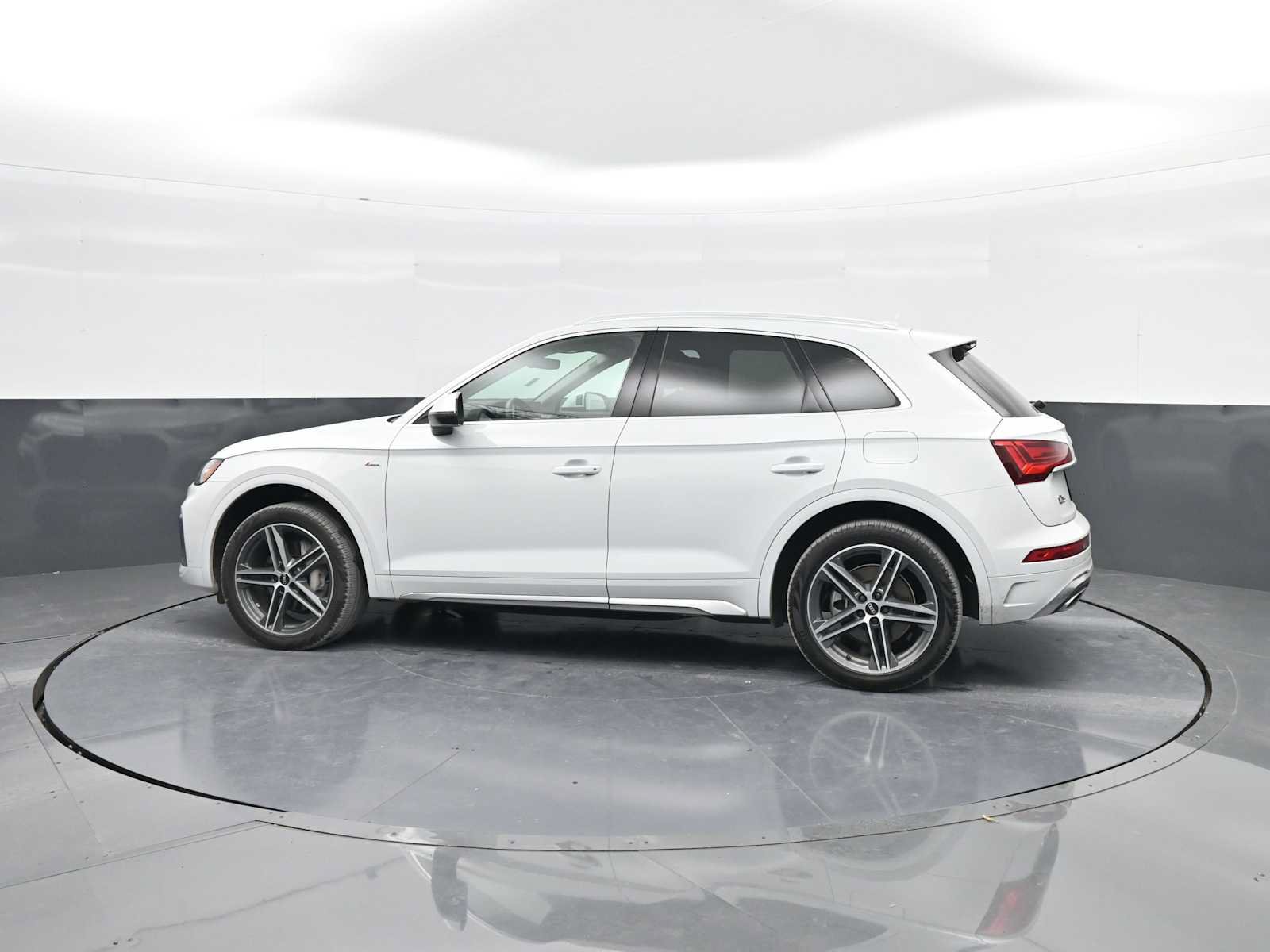 Used 2021 Audi Q5 e Premium Plus AWD/4WD image 5